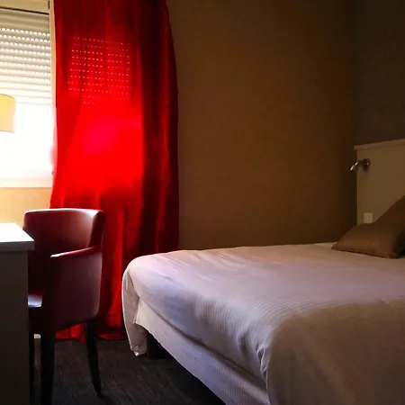 D'arcins Hotel 2*