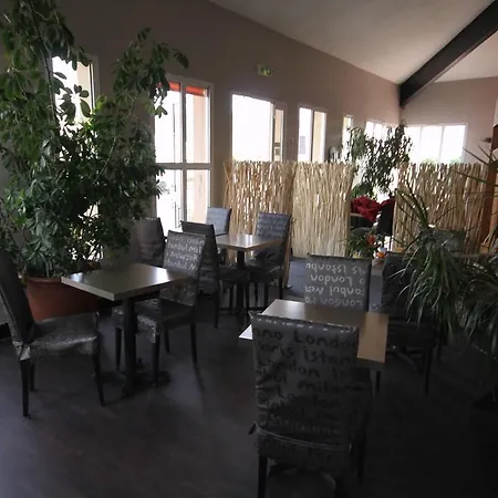 D'arcins Hotel 2*